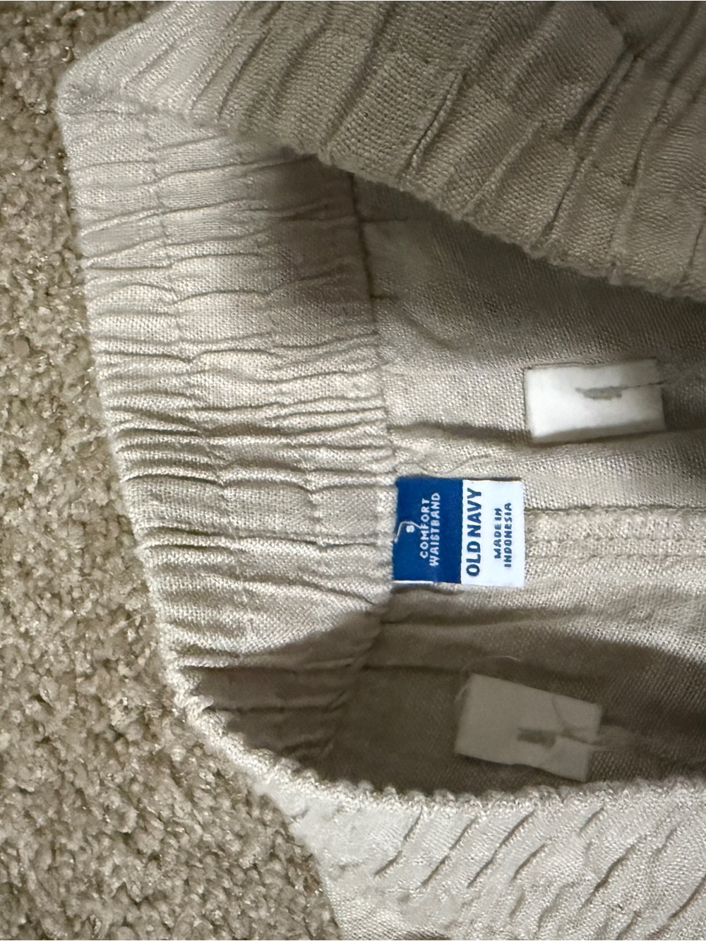 Old Navy Women's Elastic Waist Linen Blend Shorts in Light Tan - Picture 2 of 2